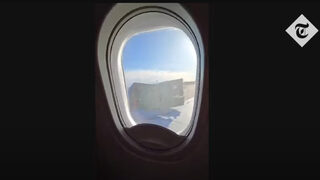 "Боинг" 737 кацна аварийно, след като панел от обшивката на двигателя падна при излитане (видео)