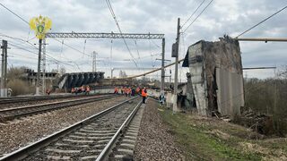 Мост в Русия падна заедно с камион и кола