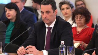 Гвоздейков прекрати търга за 35 нови влака, държавата ще се договаря пряко с доставчика