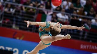Фотогалерия: Медали и изящество - представянето на българските <span class="highlight">гимнастички</span> в София