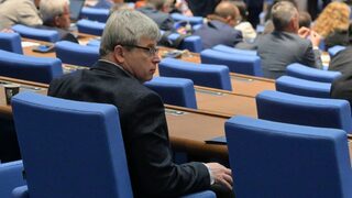 Конституционният съд ще бъде сезиран след освобождаването на шефа на здравната каса