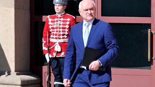Главчев прехвърля отговорността за двама министри на президента, ако не издаде указ
