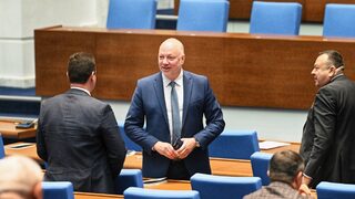 Росен Желязков защити заповедта си: Не е цензура, ограничава агитацията по време на кампания