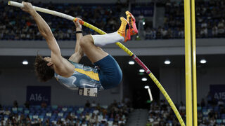Снимка на деня: <span class="highlight">Арманд</span> <span class="highlight">Дуплантис</span> и поредния му световен рекорд в овчарския скок