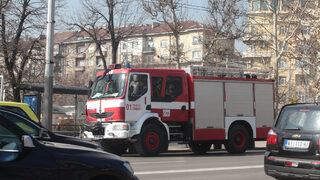 Мъж спаси от пожар две деца, оставени сами вкъщи