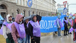 Протест на енергетици и миньори блокира центъра на София