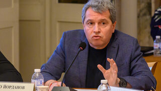 С осем гласа "за" комисията за корупцията в митниците прие заключителния си доклад (видео)
