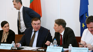 Депутати: Брюксел ще санкционира България заради улеснението за частните болници