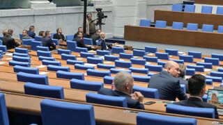 Парламентът ще заседава извънредно във вторник
