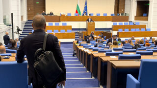 На първо четене парламентът отмени алтернативния данък за берачите на гъби и плодове