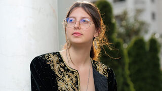 Божана Славкова, която стана първият български автор, спечелилил конкурса "Мили Дуели"