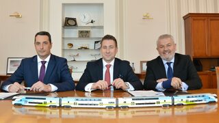 Подписан е договорът за доставка <span class="highlight">на</span> 7 нови двуетажни влака с полска компания