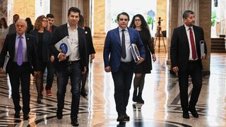 Нови изненади в листите на коалицията: Без някои от знаковите имена и вътрешната опозиция
