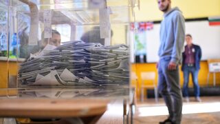 "Да не забравите, че има видеонаблюдение": какво учат членовете на изборните комисии