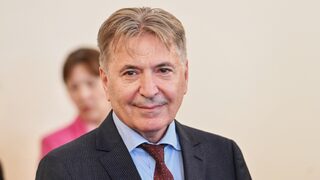 Служебната власт назначи нов шеф на Държавната <span class="highlight">консолидационна</span> <span class="highlight">компания</span>