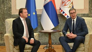 <span class="highlight">Вархеи</span> нарече еврочленството на Сърбия до 5 години "напълно възможно"