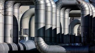 ЕС готви санкции върху руския втечнен газ, Унгария се колебае