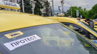 Терзиев обяви за неоснователни днешните протести на <span class="highlight">таксиметрови</span> <span class="highlight">шофьори</span>