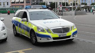 Мъж рани няколко минувачи с нож в Швейцария