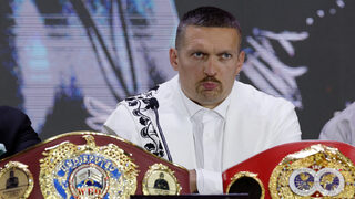 Снимка на деня: Фюри отказа да погледне <span class="highlight">Усик</span> преди битката за световните титли