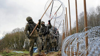 Заради руските шпиони Полша връща проверките за лоялност, слага тел по границите