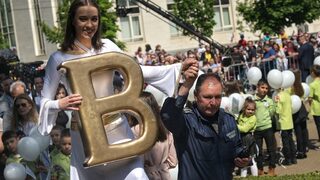 За любопитните хлапета: Кой създава думите