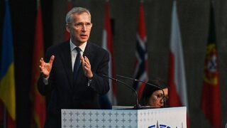 Парламентарната асамблея на НАТО призова да се разреши на Киев да обстрелва Русия със западно оръжие