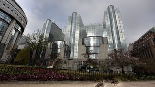 Следователи влязоха в Европарламента да търсят доказателства за руски дезинформатор