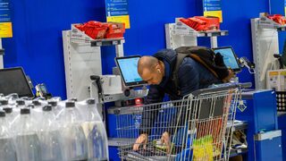 Потребителите продължават да търсят стоки в промоция и от собствени марки на търговците