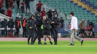 Футболният сезон в България завърши с грозни сцени и пак повдигна въпроса за хулиганството