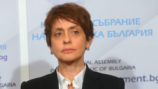 Надежда Нейнски: Очевидно Главчев не е взел на своя глава решението за <span class="highlight">Сребреница</span>