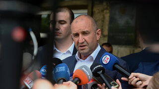 Радев се похвали, че България няма да бъде задължена да изпраща военна помощ на Украйна