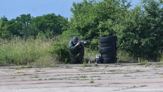 Двама служители на службата за охрана са пострадали при тренировъчни стрелби