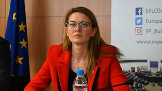 Цветелина Пенкова става евродепутат, <span class="highlight">Румен</span> <span class="highlight">Гечев</span> отпада от политиката
