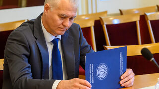 "Проверките <span class="highlight">на</span> ДАНС не се коментират." Вярно ли?