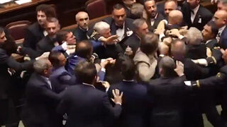 Бой в италианския парламент заради регионалната автономия