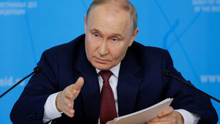 Спирам войната, ако Украйна се откаже от НАТО и от завзетото от Русия, заяви Путин