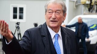 Бивш президент и премиер на Албания изгуби дело срещу санкции на Лондон