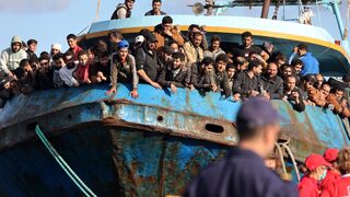 Би Би Си: Гръцката брегова охрана е изхвърлила в морето десетки мигранти