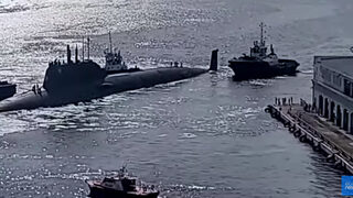 Руската флотилия, включваща ядрената <span class="highlight">подводница</span> "Казан", напусна пристанището на Хавана (видео)
