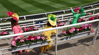 Фотогалерия: Royal Ascot – за елитните коне и шапки
