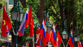 Виетнам посреща Путин, рискувайки да ядоса Запада