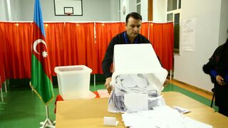 Азербайджанският парламент заговори за предсрочни избори