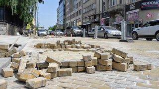 Снимка на деня: Жълтите <span class="highlight">павета</span> за кой ли път са в ремонт