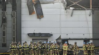 Над 20 души загинаха при пожар в завод за батерии в Южна Корея