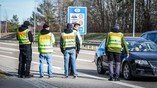 България и други близо 40 държави разбиха мрежа за трафик на хора