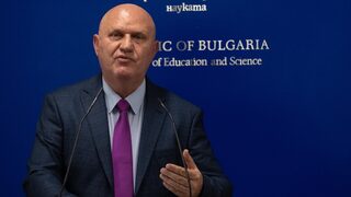 Нови учебни програми може да има най-рано след 4-5 години