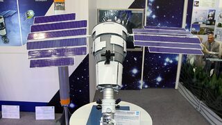 Руски спътник се разпадна в орбита, извънредна ситуация с астронавтите