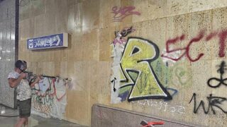 Започна почистването на графитите в центъра на София
