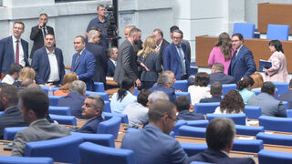 "Маркет линкс": Близо 70% от българите нямат доверие в новия парламент